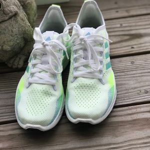 Women’s size 9.5 Adidas Fluid running shoe.